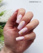 Manicure-hybrydowy,-paznokcie-pomalowane-lakierem-w-kolorze-jasnego-rozu.-Wyk.-mpnails.webp