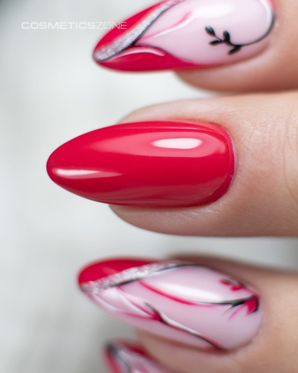 Manicure-hybrydwy.-Zdobienie-wykonane-z-wykorzystaniem-lakieru-hybrydowego-hipoalergicznego-w-kolorze-malinowej-czerwieni.webp