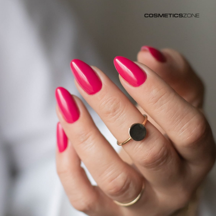Stylizacja-wykonana-lakierem-hybrydowym-hipoalergicznym-rozowa-magenta-Simply-Magenta-A001-Cosmetics-Zone.webp
