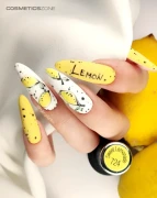 Manicure-hybrydowy.-Zdobienie-wykonane-z-wykorzystaniem-hipoalergicznego-lakieru-hybrydowego-w-kolorze-jasnym-zoltym.-Wyk.-hybrydynka_.webp