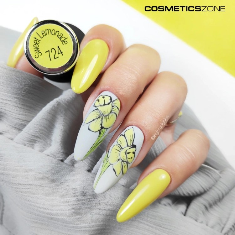 Manicure-wykonany-z-wykorzystaniem-zoltego-lakieru-hybrydowego.-stylizacja-Malgorzata-Wojcik.webp