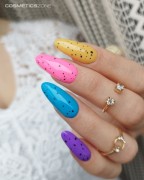 Manicure-hybrydowy.-Stylizacja-wykonana-z-wykorzystaniem-lakieru-hybrydowego-hipoalergicznego-w-kolorze-ciemnym-turkusowym.-Wyk.webp