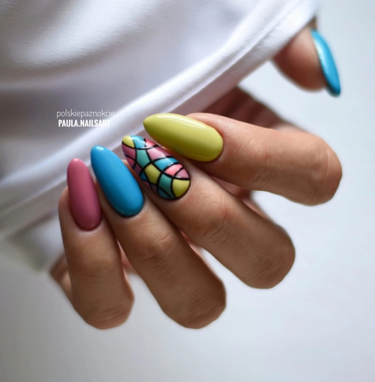 Manicure-z-wykorzystaniem-lakieru-hybrydowego-w-kolorze-ciemny-turkusowy.-Wykonanie-Paulina-Domowicz.webp