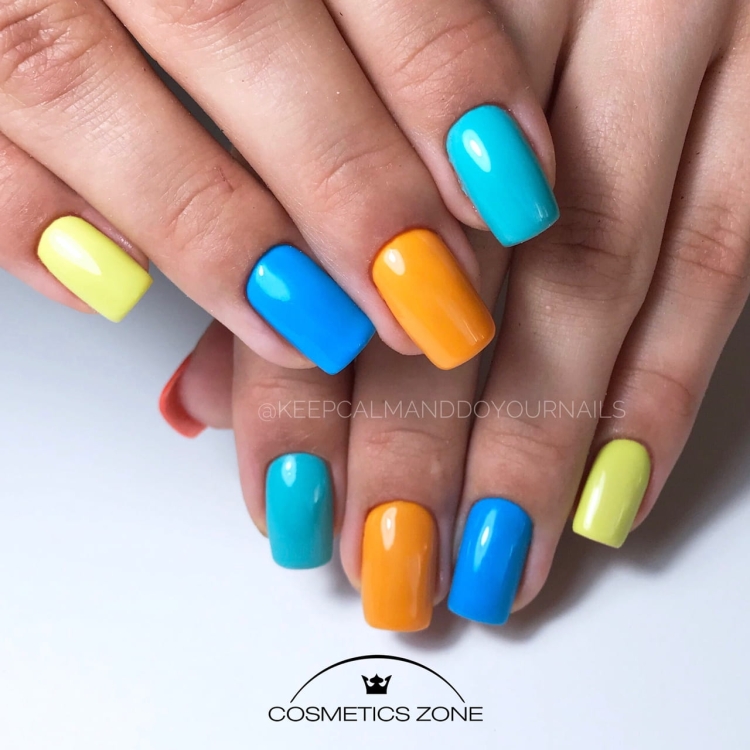Kolorowe-paznokcie-hybrydowe.-Manicure-wykonany-z-wykorzystaniem-lakieru-hybrydowego-w-kolorze-zoltym.-Wykonanie-Dominika-Gawrysiuk.webp
