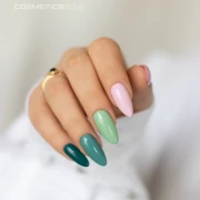 Manicure-hybrydowy.-Stylizacja-wykonana-z-wykorzystaniem-lakieru-hybrydowego-w--kolorze-brudnej-zieleni (1).webp