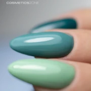 Manicure-hybrydowy.-Stylizacja-wykonana-z-wykorzystaniem-lakieru-hybrydowego-w--kolorze-brudnej-zieleni.webp