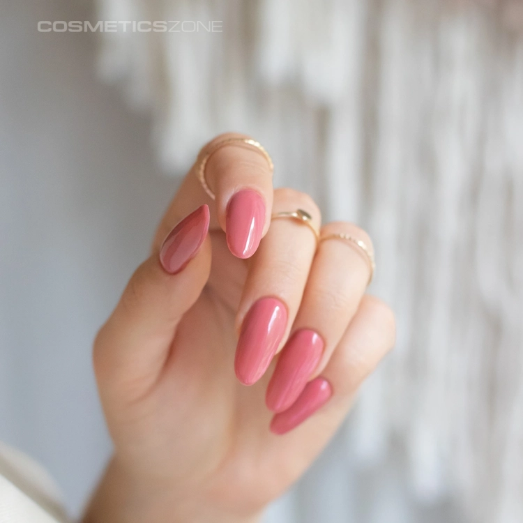Manicure-hybrydowy.-Paznokcie-pomalowane-lakierem-hybrydowym-hipoalergicznym-w-kolorze-brudnego-rozu---Indian-Roses-014 (1).webp