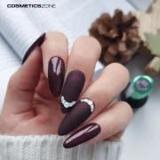Manicure-hybrydowy.-Paznokcie-pomalowane-hipoalergicznym-lakierem-hybrydowym-w-kolorze-ciemnofioletowym-z-drobinkami.-W.webp