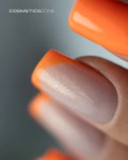 Manicure-hybrydowy.-Paznokcie-pomalowane-lakierem-hybrydowym-w-kolorze-neonowy-pomaranczowy.webp