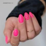 Stylizacja-wykonana-lakierem-hybrydowym-hipoalergicznym-cukierkowym-rozem--Neon-Light-Pink-N2.webp