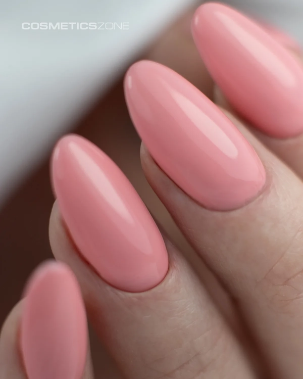 Manicure-hybrydowy.-Paznokcie-pomalowane-lakierem-hybrydowym-w-kolorze-pudrowy-roz.webp