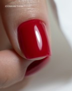 Manicure-hybrydowy.-Paznokcie-pomalowane-lakierem-hybrydowym-w-kolorze-czerwonym.webp