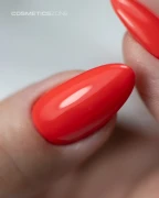 Manicure-hybrydowy.-Paznokcie-pomalowane-lakierem--hybrydowym-hipoalergicznym-w-kolorze-czerwonym.webp