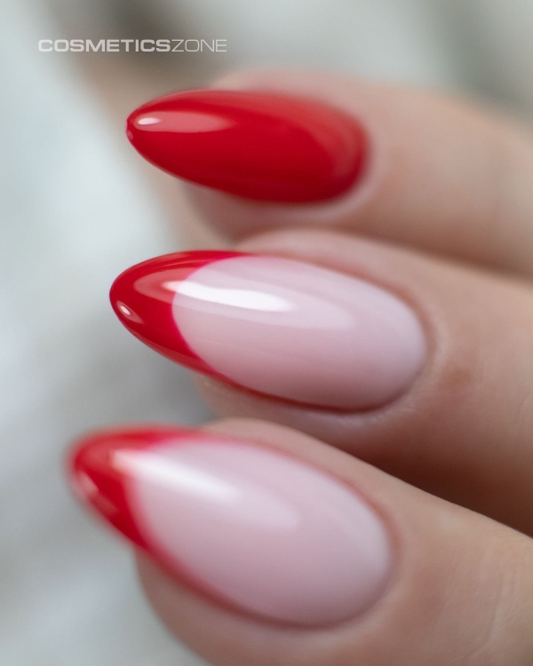 Manicure-hybrydowy.-Zdobienie-paznokci-french-manicure-z-wykorzystaniem-lakieru-hybrydowego-czerwonego.webp