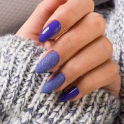 Manicure-wykonany-filetowym-lakierem-hybrydowym.webp