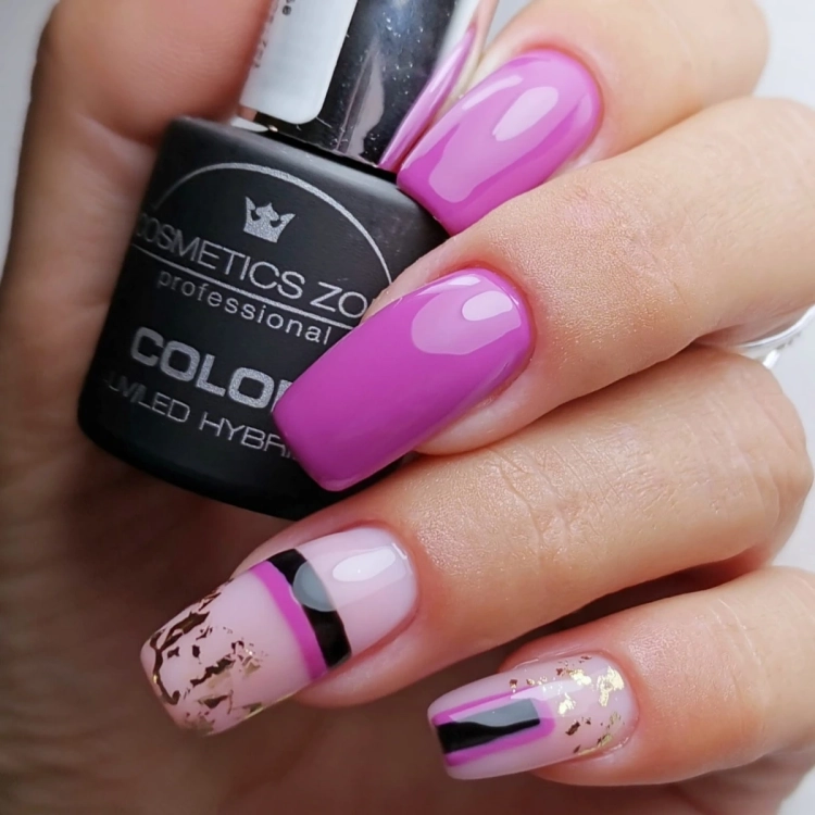 Manicure-z-wykorzystaniem-lakieru-hybrydowego-w-kolorze-jasny-fioletowy.-Wykonanie-Agnieszka-Cendrowska.webp