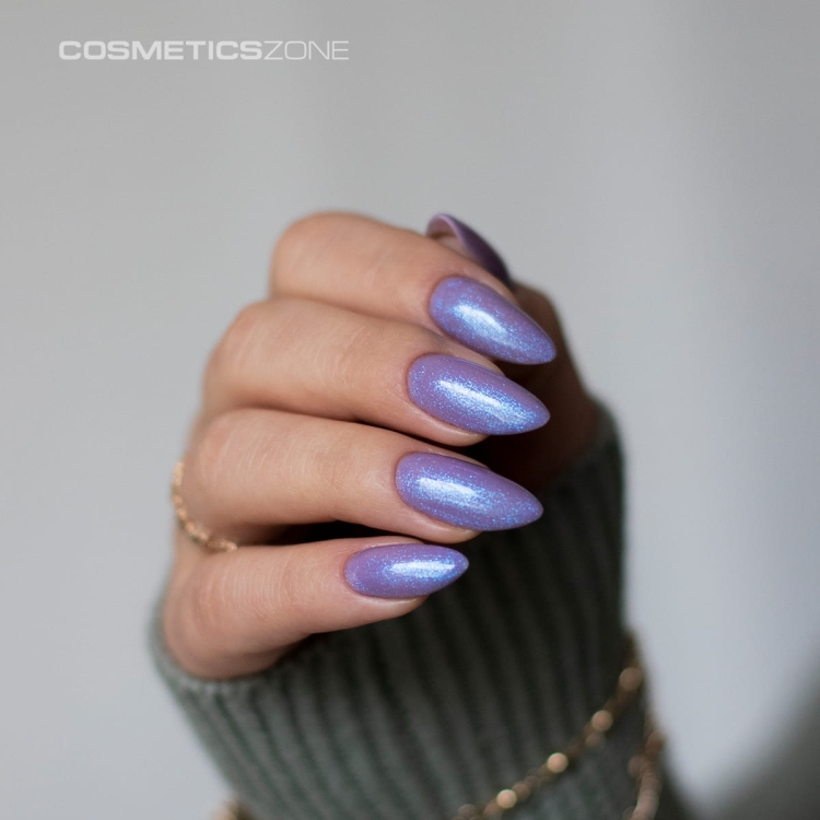 Manicure-wykonany-lakierem-hybrydowym-hipoalergicznym-w-kolorze-metalicznym-chlodnym-fiolecie-Royal-Twinkle-236 (1).webp