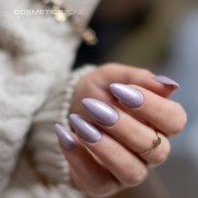 Manicure-hybrydowy.-Paznokcie-pomalowane-lakierem-hybrydowym-hipoalergicznym-w-kolorze-metalicznym-chlodnym-rozu---Dan (1).webp