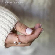 Manicure-hybrydowy.-Paznokcie-pomalowane-lakierem-hybrydowym-hipoalergicznym-w-kolorze-mlecznym-rozowym---French-Beige-002 (1).webp