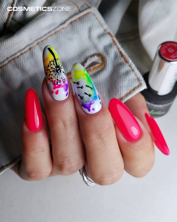 Manicure-hybrydowy.-Paznkcie-pomalowane-lakierem-hybrydowym-w-kolorze-neonowy-koralowy-czerwony.-Wykonanie-agnese_nailart.webp