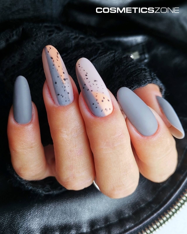 Manicure-hybrydowy.-Paznokcie-pomalowoane-lakierem-hybrydowym-w-kolorze-popielaty-szary.-Wykonanie-agnese_nailartist.webp