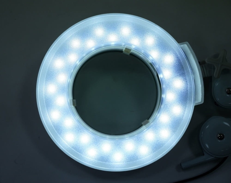 Lampa-Lupa-dermatologiczna-LED-8dpi-18W (2).webp