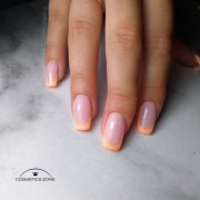 Manicure wykonany brzoskwiniowym żelem budującym Perfect Gel Cover 3 ze zdobieniem