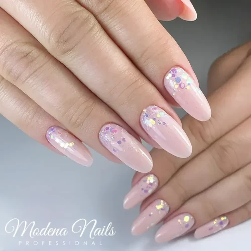 Stylizacja paznokci z brokatem na różowej bazie budującej Modena Nails Base Construction Rosa
