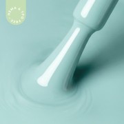 Zblizenie-na-pedzelek-lakieru-hybrydowego-w-odcieniu-A018-Sky-Whisper--pastelowy,-chlodny-seledyn-o-kremowym.webp