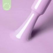 Zblizenie-na-pedzelek-zanurzony-w-lakierze-hybrydowym-A022-Lavend-Mist--subtelny,-lawendowy-kolor-o-kremowym-wykonczeniu.webp