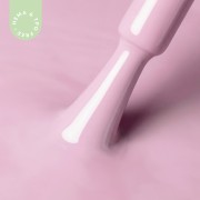 Zblizenie-na-pedzelek-zanurzony-w-lakierze-hybrydowym-A023-Lilac-Veil--delikatny,-liliowy-kolor-o-kremowym-wykonczeniu.webp