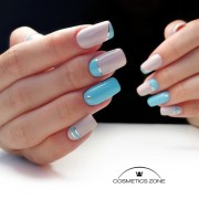 Paznokcie-pomalowane-lakierem-hybrydowym.-Manicure-z-wykorzystaniem-lakieru-hybrydowego-w-kolorze-blekitnym.-Wykonanie-Agata-Ziomek.webp
