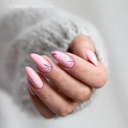 Manicure-hybrydowy.-Paznokcie-pomalowane-lakierem-hybrydowym-hipoalergicznym-w-kolorze-jasnym-rozowym---Sweet-Pink-222.webp