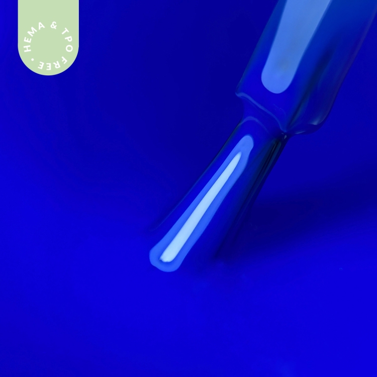 Lakier-hybrydowy-hipoalergiczny-ciemny-niebieski-7ml---Parisian-Blue-185-bez-HEMA-i-bez-TPO (1).webp