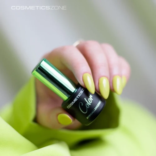 Manicure-hybrydowy.-Paznokcie-pomalowane-lakierem-hybrydowym-hipoalergicznym-w-kolorze--jasnym-zielonym-Lime-Story-786.webp