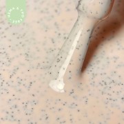 Lakier-hybrydowy-hipo-kremowy-z-czarnymi-drobinkami-K001---Creamy-Vanilla-bez-HEMA-i-bez-TPO (1).webp