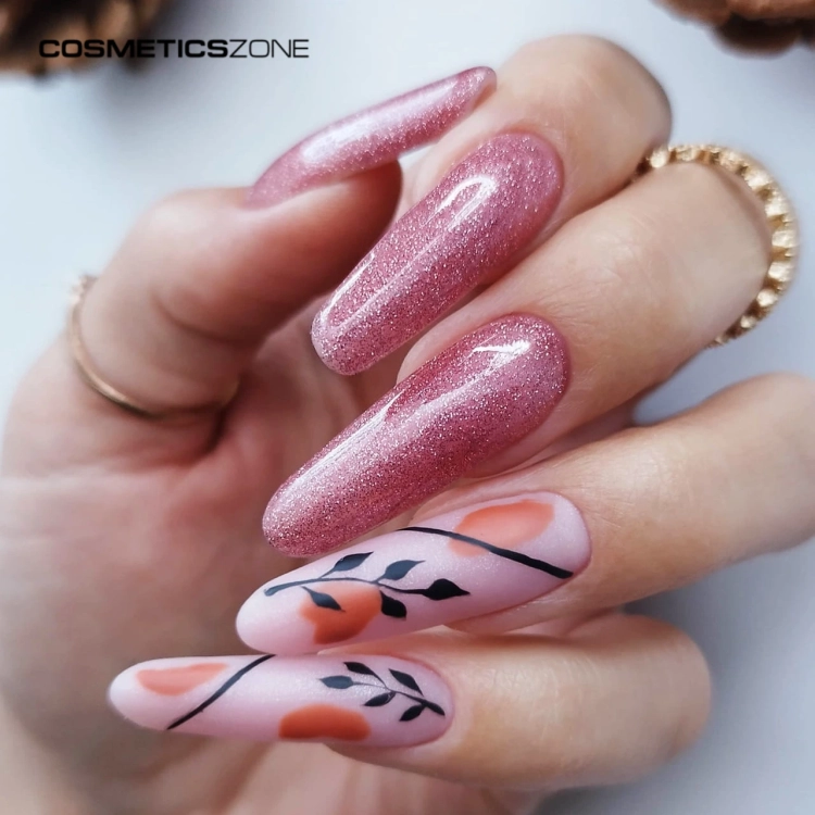 Manicure-wykonany-z-wykorzystaniem-rozowego-brokatowego-lakieru-hipoalergicznego.-Wyk.-Monika-Polkowska.webp